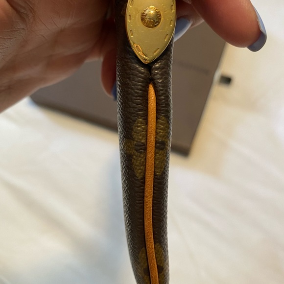 Authentic Louis Vuitton Milla Pouchette - Picture 4 of 16